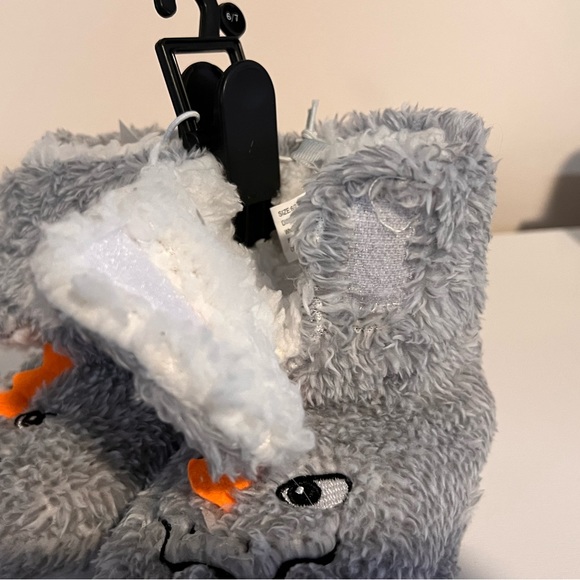 🎈🎈ADORABLE MONSTER SLIPPERS - Picture 3 of 5